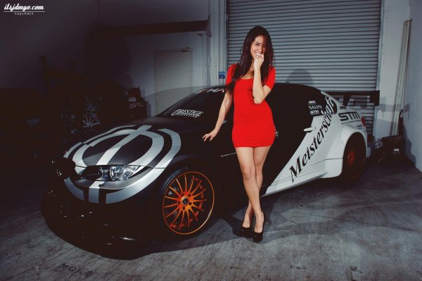 С автомобилями и девушками