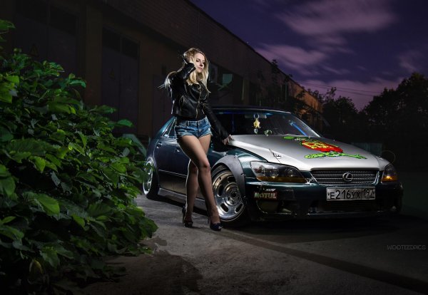 С автомобилями и девушками