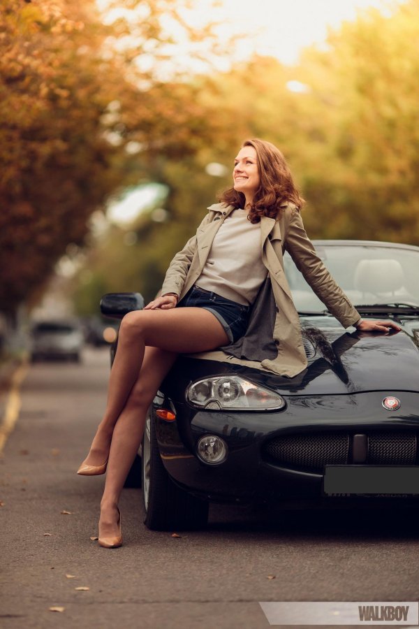 С автомобилями и девушками