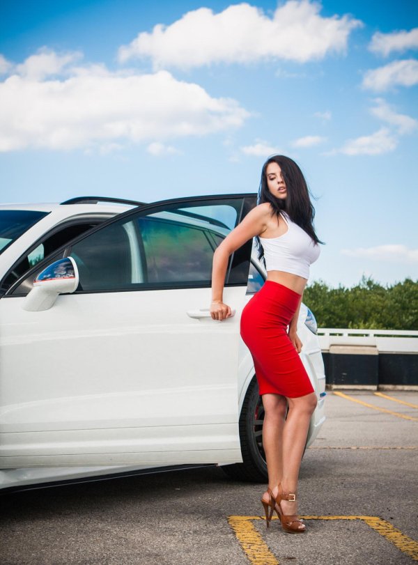 С автомобилями и девушками