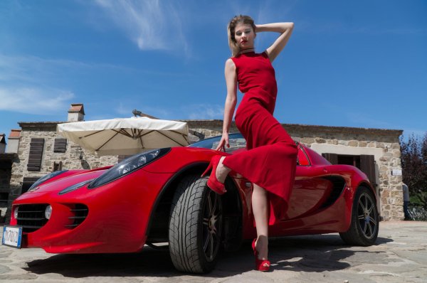 С автомобилями и девушками