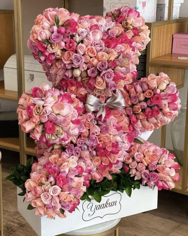 медведь из роз