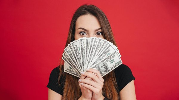 С деньгами и девушками