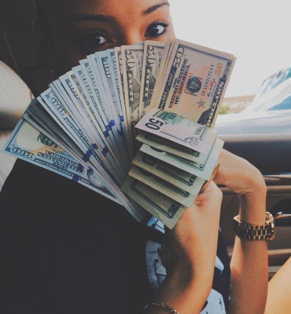 С деньгами и девушками