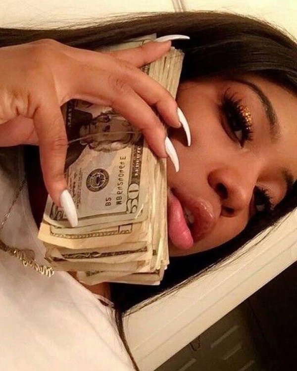 С деньгами и девушками