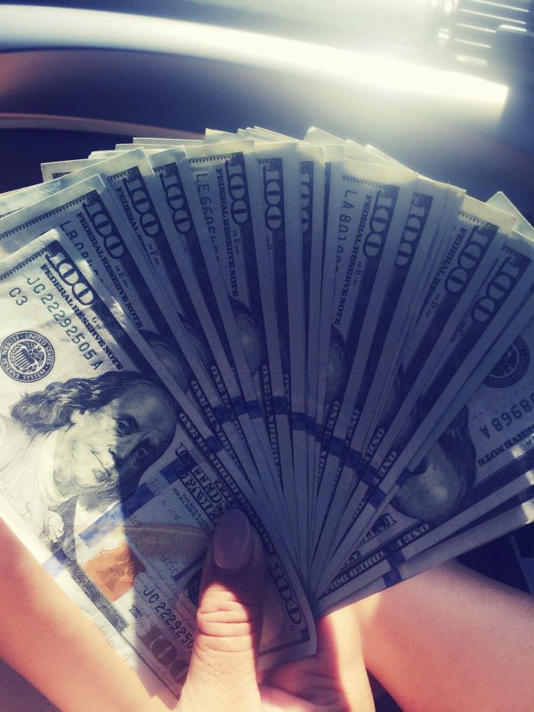 С деньгами и девушками