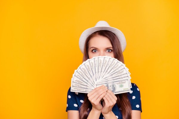 С деньгами и девушками