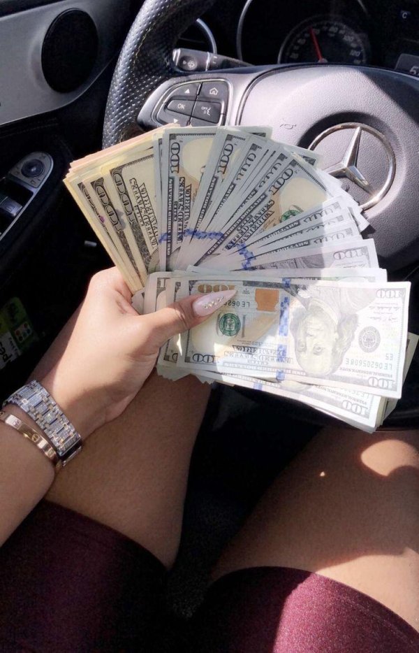 С деньгами и девушками