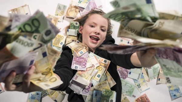 С деньгами и девушками