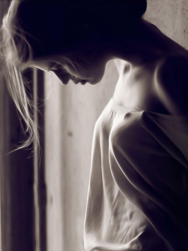 Девушка скучает по парню