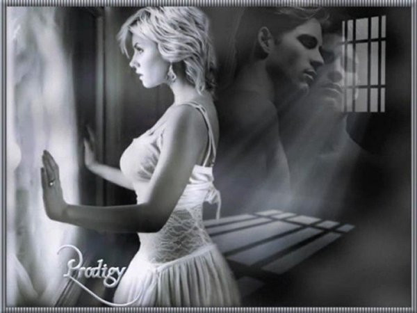 Девушка скучает по парню