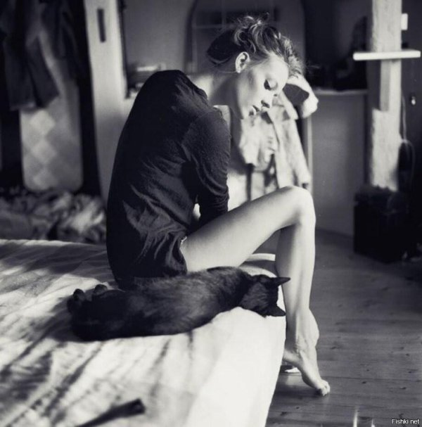 Девушка скучает по парню