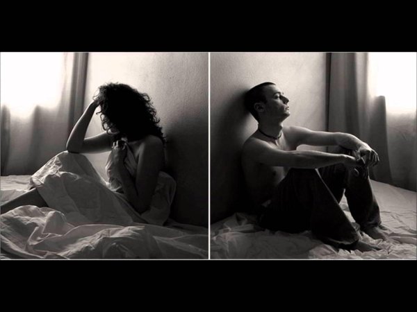 Девушка скучает по парню