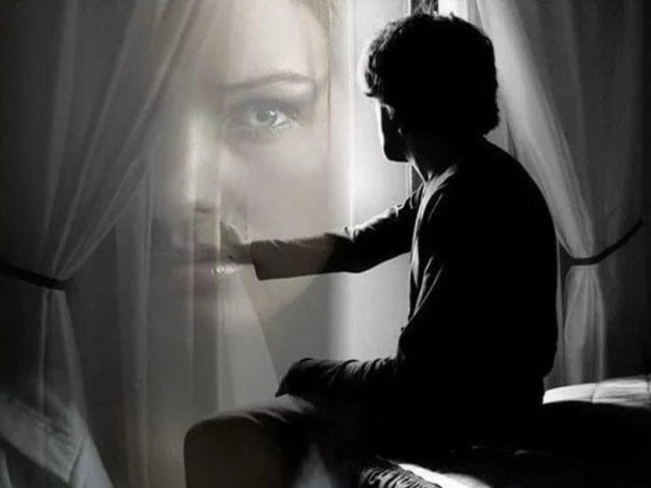 Девушка скучает по парню