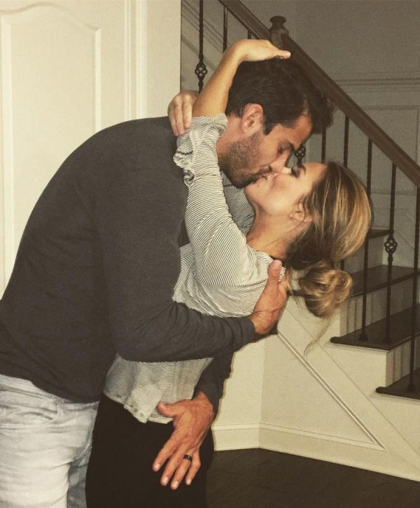 Парень и девушка вместе