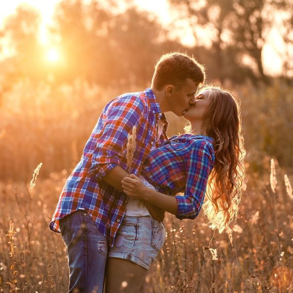 Парень и девушка вместе