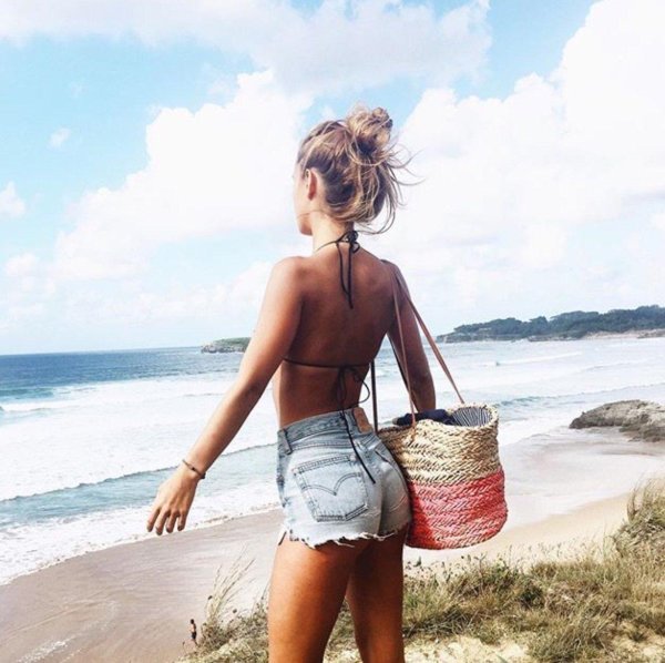 С моря с девушками