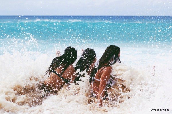 С моря с девушками