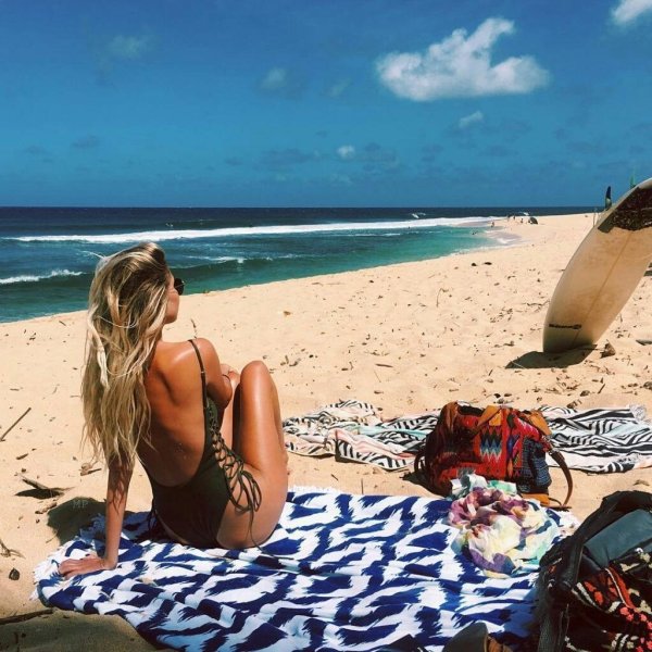 С моря с девушками