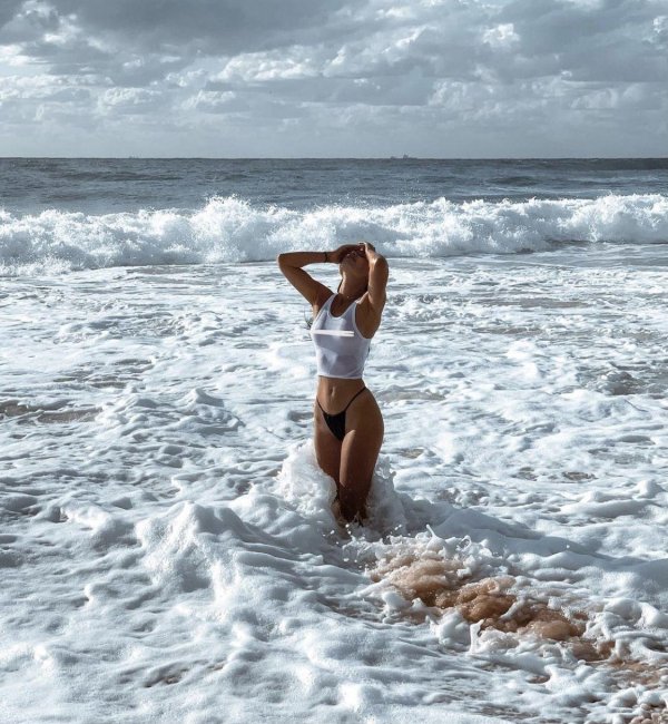 С моря с девушками