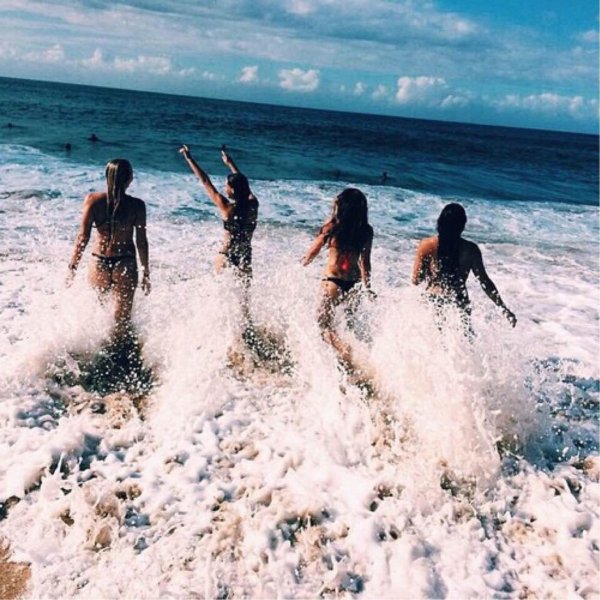 С моря с девушками