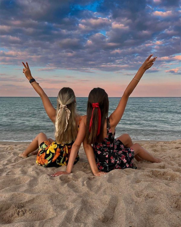 С моря с девушками