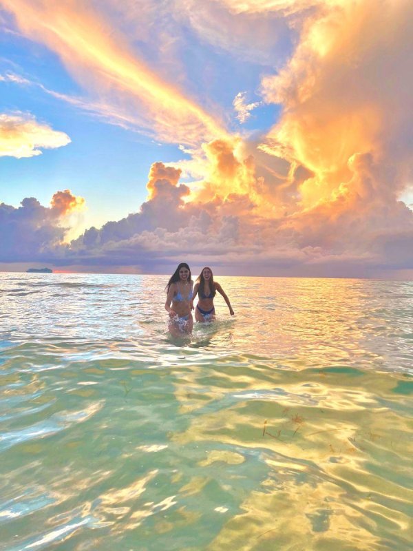 С моря с девушками