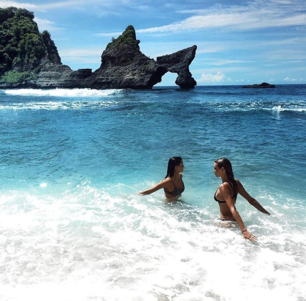 С моря с девушками