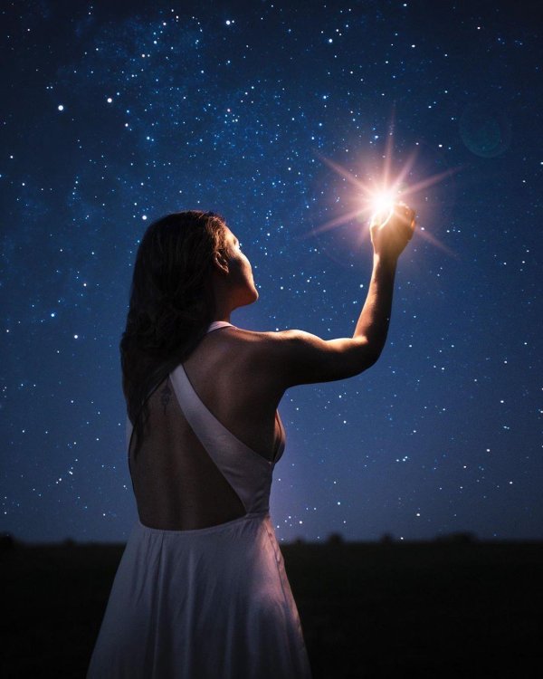 Звездное небо и девушка
