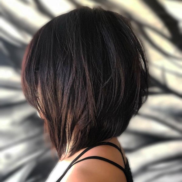 На аву девушка с каре