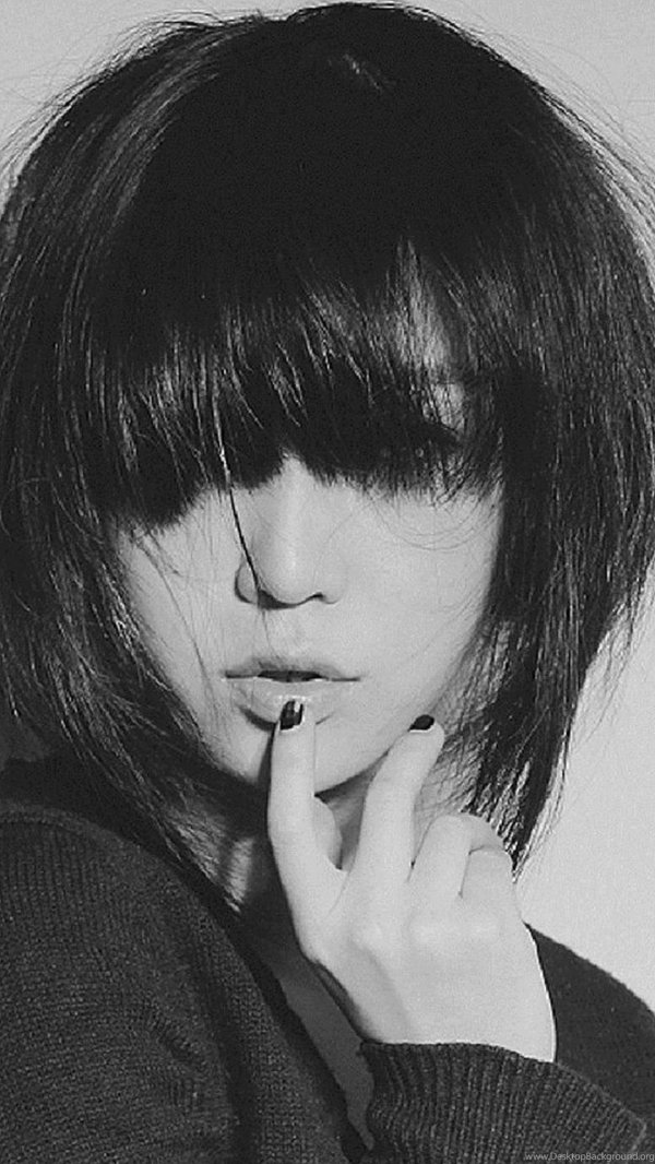 На аву девушка с каре