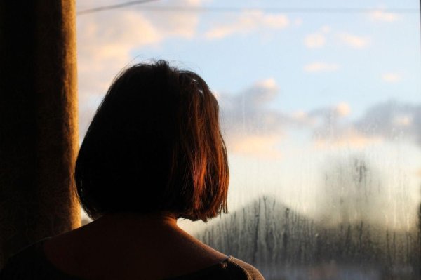 На аву девушка с каре