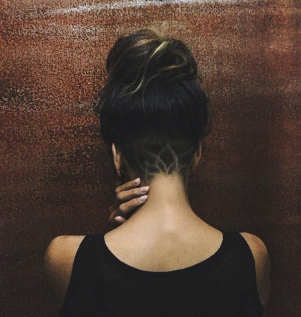 На аву девушка с каре