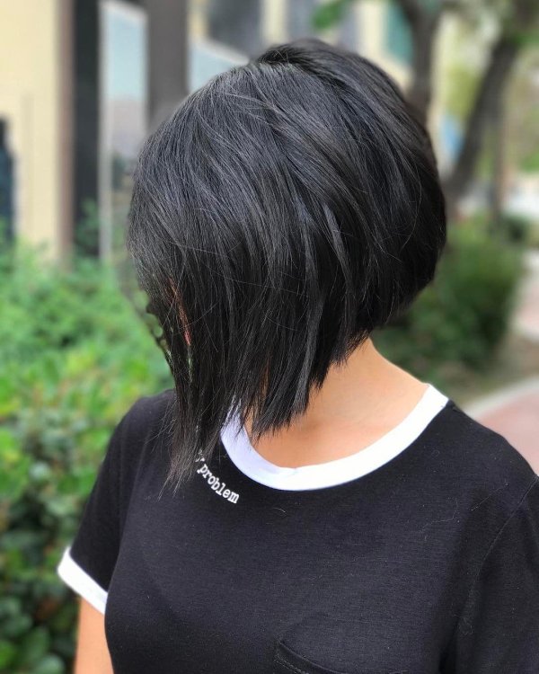 На аву девушка с каре