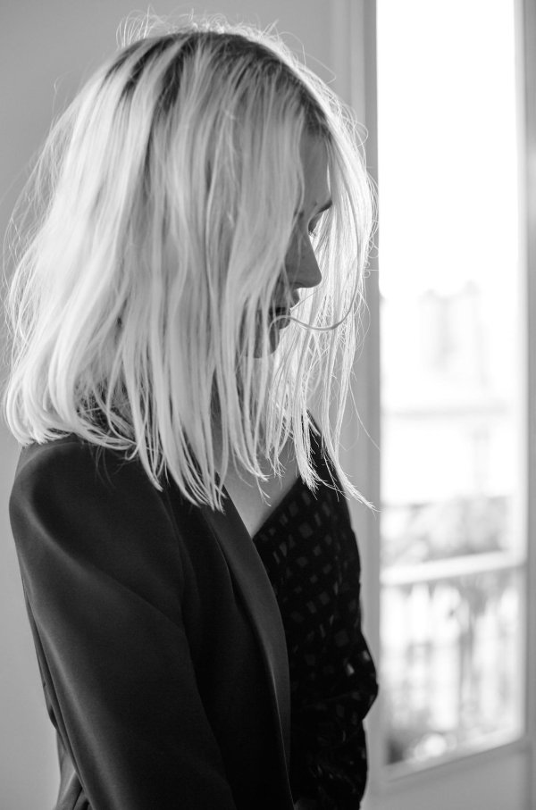 На аву девушка с каре