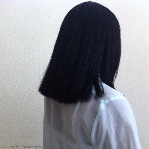 На аву девушка с каре