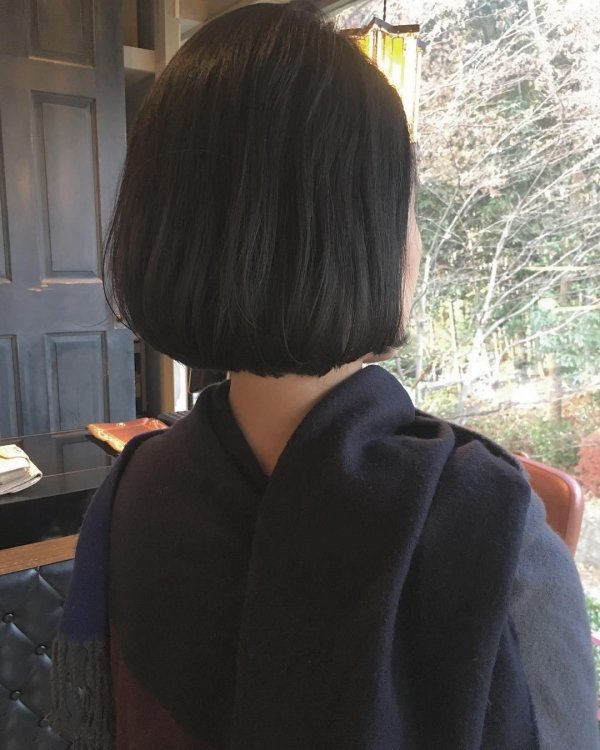 На аву девушка с каре