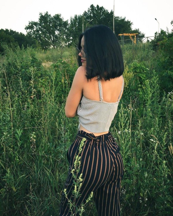 На аву девушка с каре