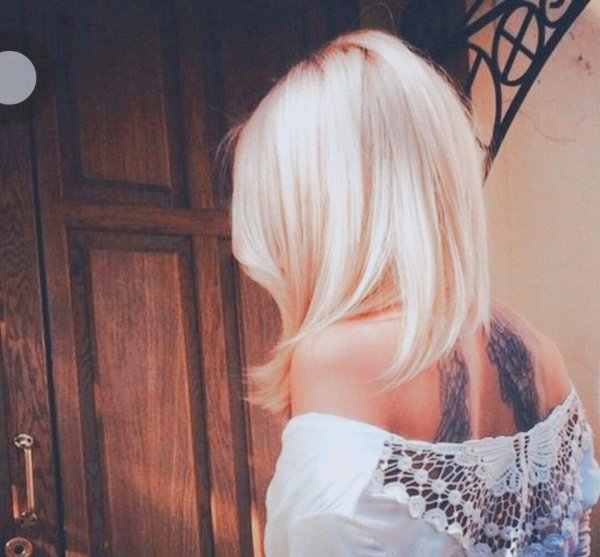 На аву девушка с каре