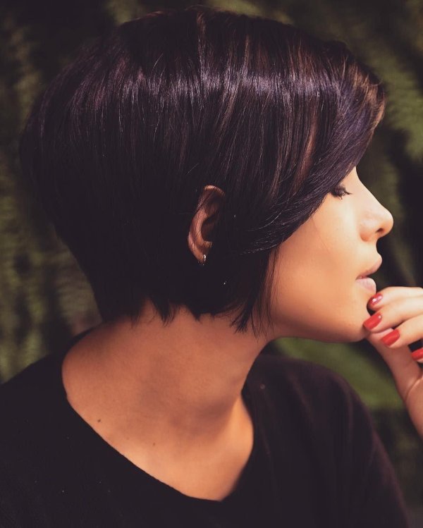 На аву девушка с каре