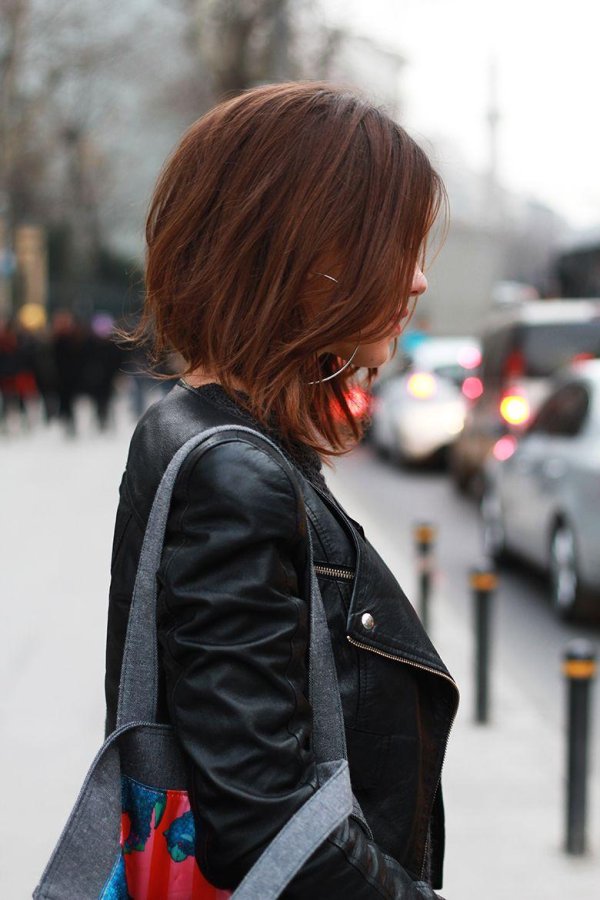 На аву девушка с каре