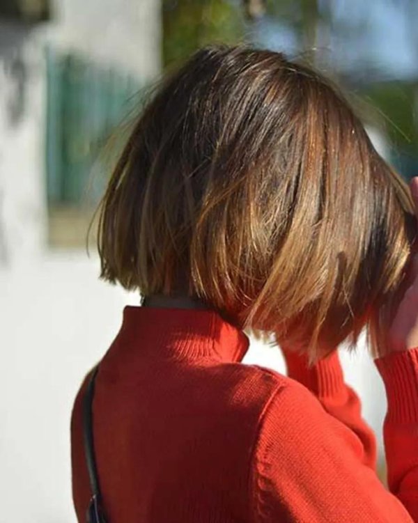 На аву девушка с каре