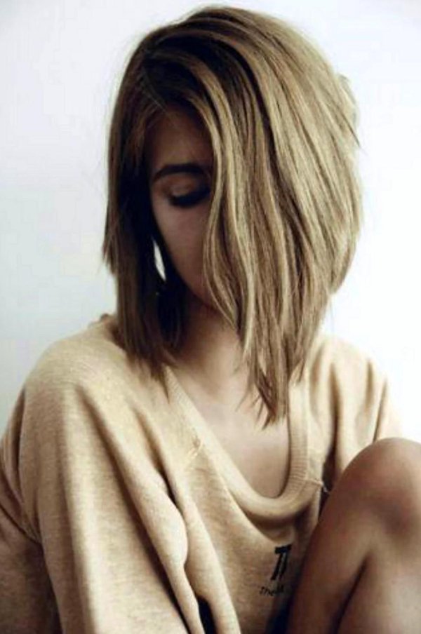 На аву девушка с каре