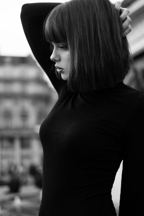 На аву девушка с каре