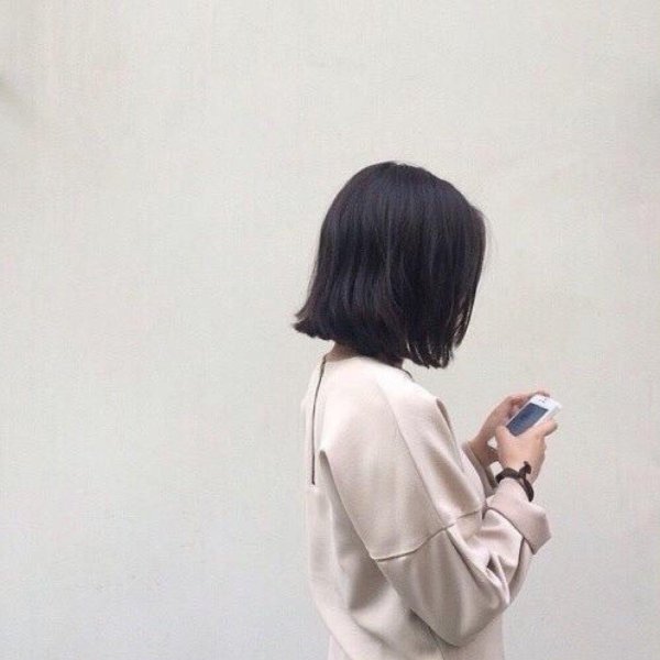 На аву девушка с каре