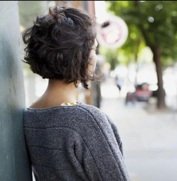 На аву девушка с каре