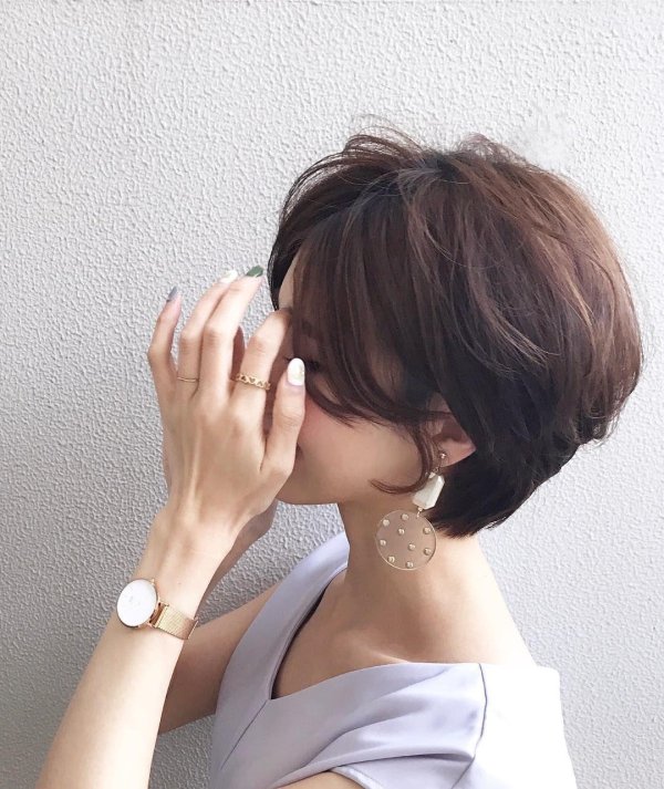 На аву девушка с каре