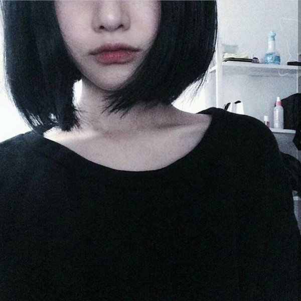 На аву девушка с каре