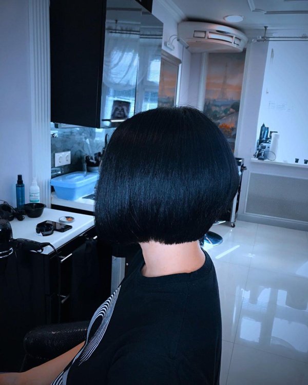 На аву девушка с каре