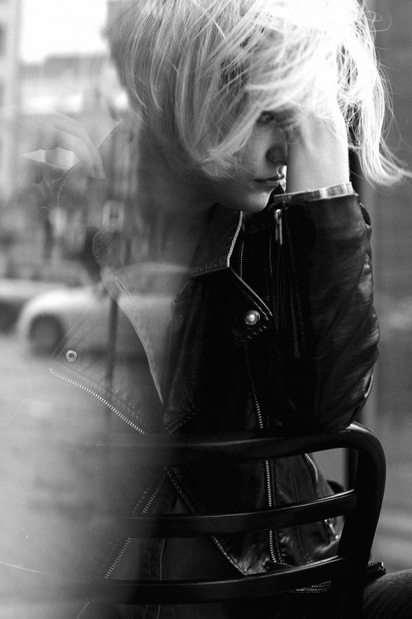 На аву девушка с каре